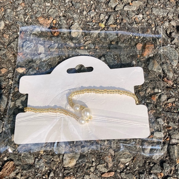 5 for $25 💸💸💸💸💸 
Stretchy beaded anklet.  NWT.. handmade. - Picture 2 of 2